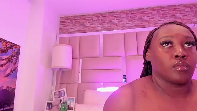 ShaniaBrownn online show from 05/14/26, 07:42