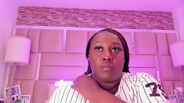 ShaniaBrownn online show from 05/15/26, 07:43