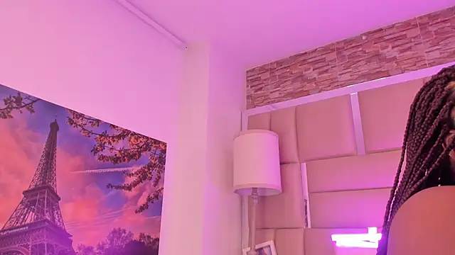 ShaniaBrownn online show from 06/02/26, 07:49