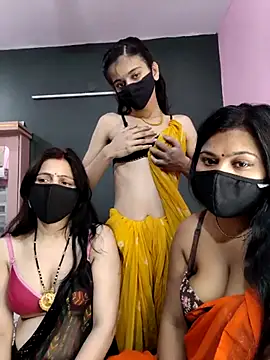 Snapshot of cutee__crazy chatting on 05/01/26, 02:21 cutee crazy online show from 05/01/26, 02:21