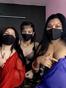 Snapshot of cutee__crazy chatting on 05/02/26, 02:44 cutee crazy online show from 05/02/26, 02:44