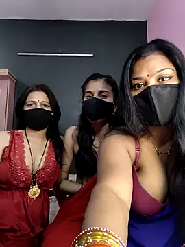 Snapshot of cutee__crazy chatting on 05/04/26, 02:35 cutee crazy online show from 05/04/26, 02:35