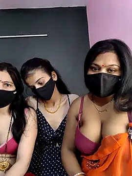 Snapshot of cutee__crazy chatting on 05/05/26, 02:25 cutee crazy online show from 05/05/26, 02:25