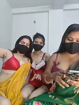 Snapshot of cutee__crazy chatting on 05/20/26, 02:12 cutee crazy online show from 05/20/26, 02:12