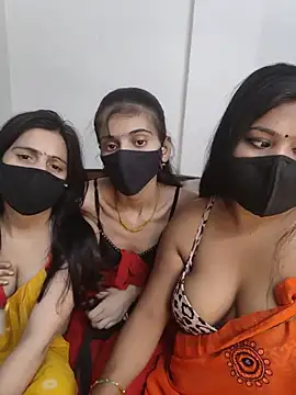 Snapshot of cutee__crazy chatting on 06/04/26, 02:01 cutee crazy online show from 06/04/26, 02:01