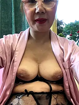 Snapshot of honghong666 chatting on 09/16/25, 07:42 honghong666 online show from 09/16/25, 07:42