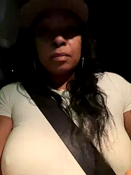 MSweetLindaParks online show from 11/30/25, 07:56