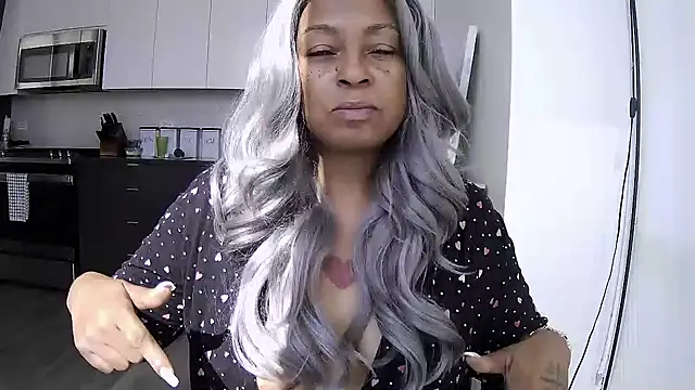 MSweetLindaParks online show from 07/15/26, 12:54