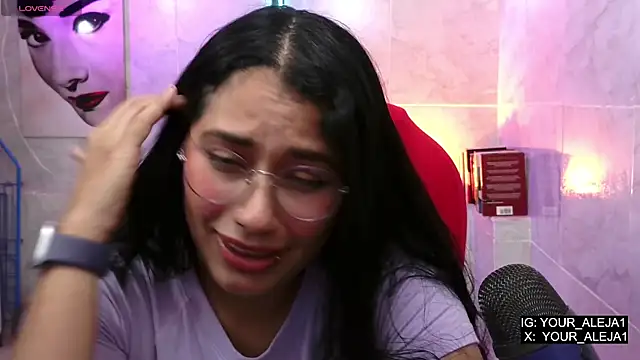 Snapshot of LauraRuiz1 chatting on 05/15/26, 10:50 LauraRuiz1 online show from 05/15/26, 10:50