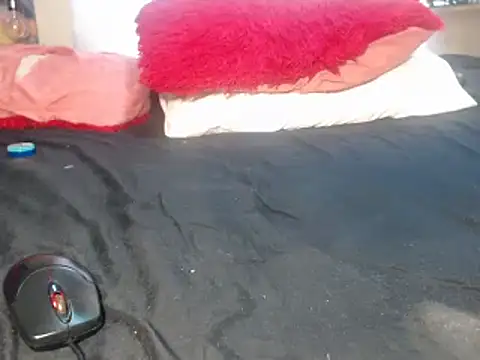 Snapshot of Misswhiteee chatting on 02/14/25, 06:02 Misswhiteee online show from 02/14/25, 06:02