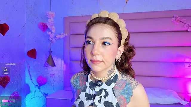 Snapshot of Evangelyne_1 chatting on 05/08/26, 03:39 Evangelyne 1 online show from 05/08/26, 03:39