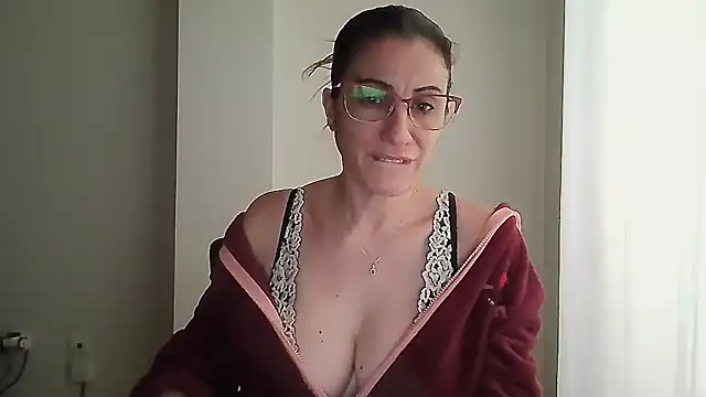 Sanada hot online show from 11/12/25, 08:48