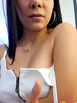 Snapshot of miaeyes chatting on 12/02/24, 03:47 miaeyes online show from 12/02/24, 03:47