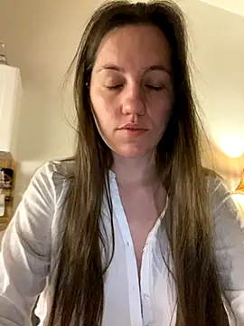 Snapshot of Nicole-Ray chatting on 10/05/25, 12:42 Nicole-Ray online show from 10/05/25, 12:42