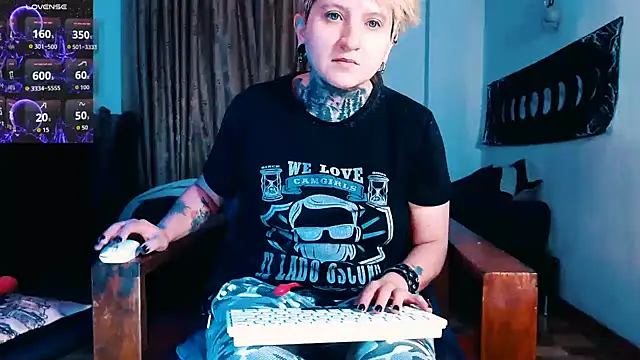 Marieblueeyes online show from 11/24/25, 11:04