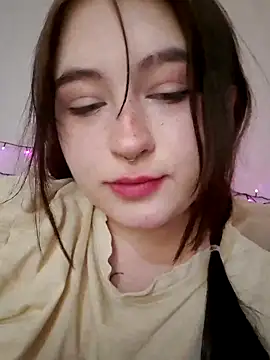 Yammy Yumi online show from 02/13/25, 01:05