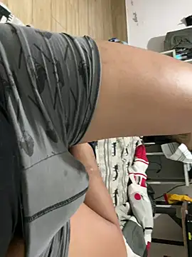 Snapshot of elvis0966 chatting on 12/21/24, 02:04 elvis0966 online show from 12/21/24, 02:04