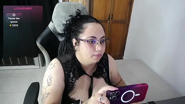 desireefiore online show from 04/22/26, 02:14