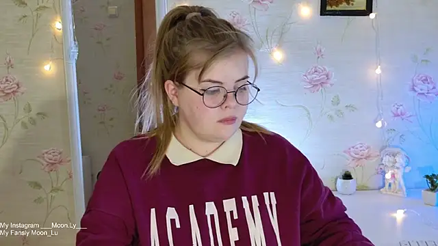 sinnamon  online show from 10/31/25, 04:08