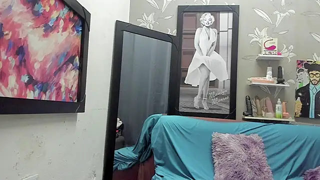 Karen Bis online show from 04/13/26, 09:20