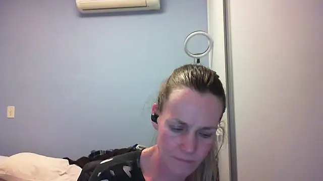 Annylove1 online show from 10/27/25, 12:04