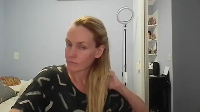 Annylove1 online show from 04/06/26, 11:49