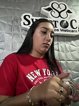 Snapshot of Hannahoff chatting on 02/17/25, 09:19 Hannahoff online show from 02/17/25, 09:19