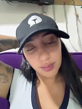 Snapshot of Hannahoff chatting on 03/03/25, 11:03 Hannahoff online show from 03/03/25, 11:03