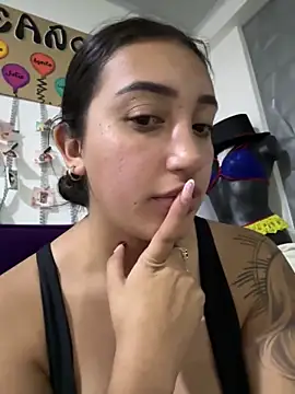 Snapshot of Hannahoff chatting on 03/07/25, 03:19 Hannahoff online show from 03/07/25, 03:19