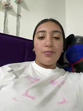 Snapshot of Hannahoff chatting on 03/14/25, 01:16 Hannahoff online show from 03/14/25, 01:16