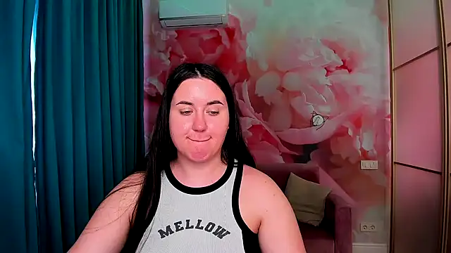 Roxie Bradley online show from 03/10/25, 10:04