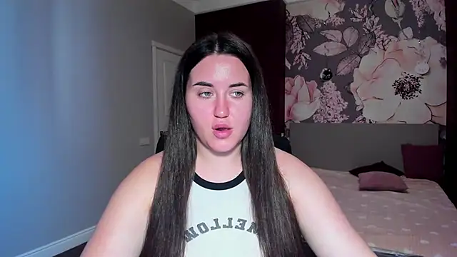 Roxie Bradley online show from 09/17/25, 06:15