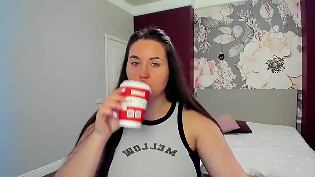 Roxie Bradley online show from 10/20/25, 05:52