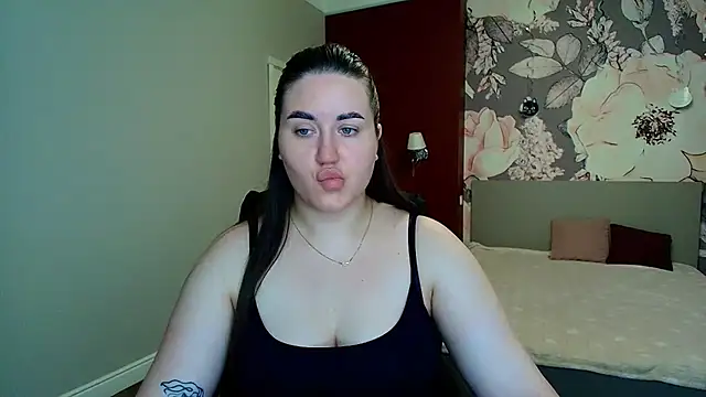 Snapshot of Roxie_Bradley chatting on 07/13/26, 05:32 Roxie Bradley online show from 07/13/26, 05:32