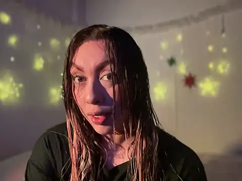 Im sophiie online show from 12/17/24, 06:02