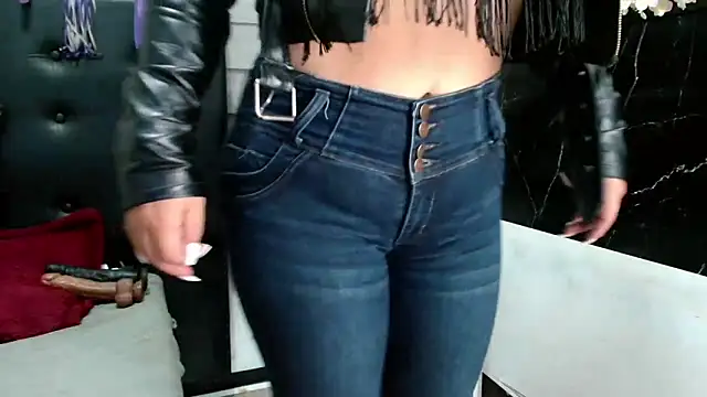 Snapshot of VIOLETTA-HOT chatting on 02/25/25, 10:37 VIOLETTA-HOT online show from 02/25/25, 10:37