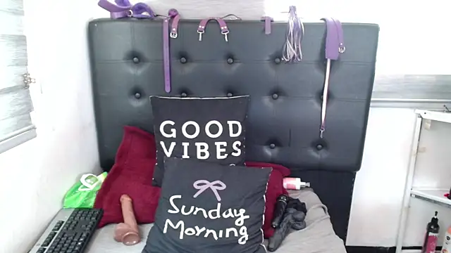 Snapshot of VIOLETTA-HOT chatting on 02/27/25, 04:43 VIOLETTA-HOT online show from 02/27/25, 04:43