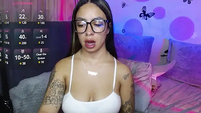 Snapshot of Cata_cortes chatting on 02/21/25, 06:07 Cata cortes online show from 02/21/25, 06:07