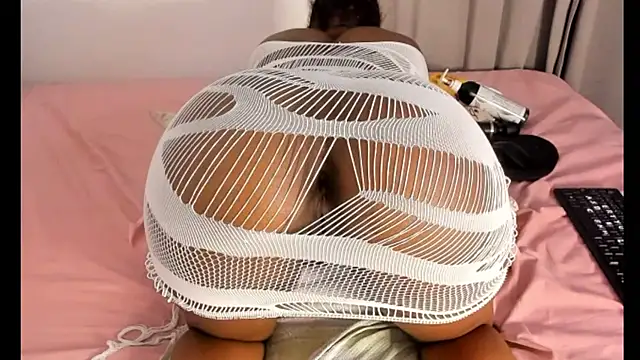  yisela  online show from 03/07/25, 01:53