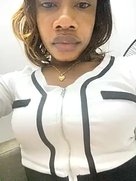  yisela  online show from 12/05/25, 02:20