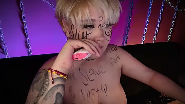 Snapshot of Laura_takint chatting on 01/13/25, 10:03 Laura takint online show from 01/13/25, 10:03