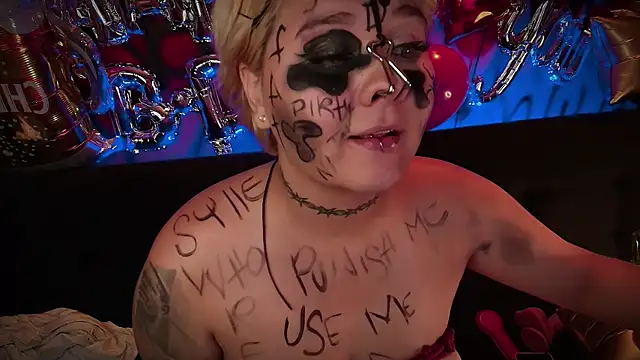 Snapshot of Laura_takint chatting on 01/30/25, 10:19 Laura takint online show from 01/30/25, 10:19