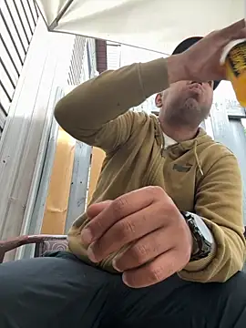 Snapshot of marhi32 chatting on 10/06/25, 08:17 marhi32 online show from 10/06/25, 08:17