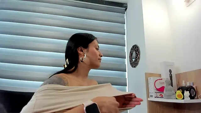 Snapshot of nia__white chatting on 01/28/25, 05:03 nia white online show from 01/28/25, 05:03