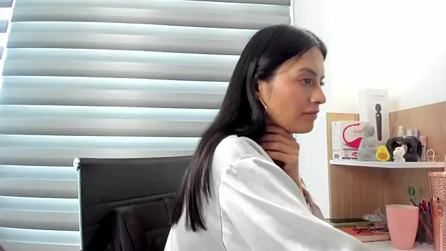 Snapshot of nia__white chatting on 02/10/25, 05:19 nia white online show from 02/10/25, 05:19