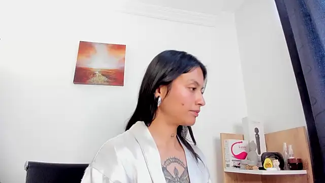 Snapshot of nia__white chatting on 11/24/25, 06:18 nia white online show from 11/24/25, 06:18