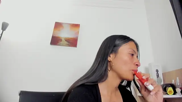 Snapshot of nia__white chatting on 06/10/26, 01:39 nia white online show from 06/10/26, 01:39