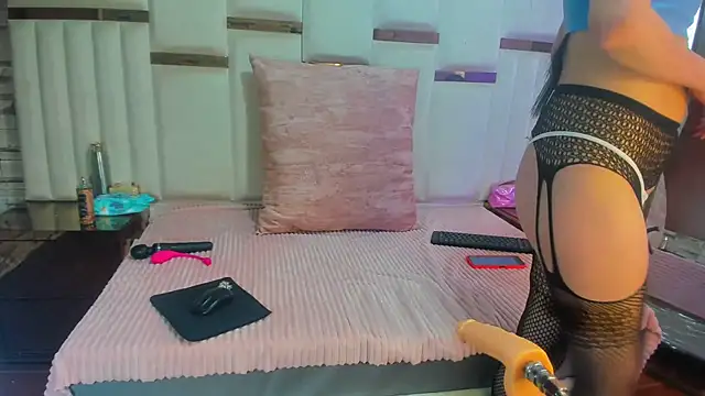 Snapshot of ArianaSmith69 chatting on 02/19/25, 02:12 ArianaSmith69 online show from 02/19/25, 02:12