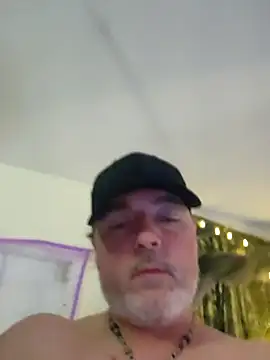 Snapshot of Hotredheadandtoungelasher chatting on 12/14/24, 10:02 Hotredheadandtoungelasher online show from 12/14/24, 10:02