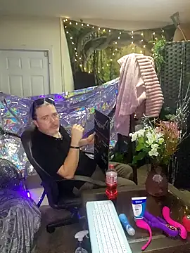 Snapshot of Hotredheadandtoungelasher chatting on 12/31/24, 10:58 Hotredheadandtoungelasher online show from 12/31/24, 10:58